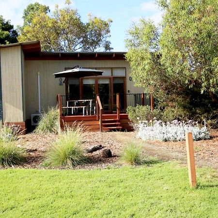 Rural 5 Star Villa'S With Resort Amenities Cowes Exterior photo
