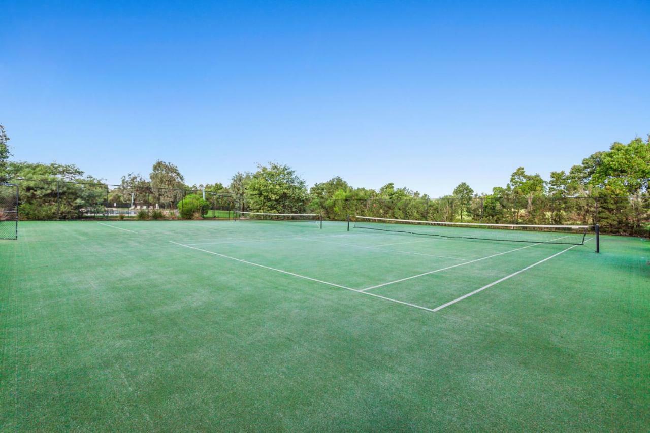 Rural 5 Star Villa'S With Resort Amenities Cowes Exterior photo
